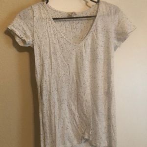 White speckled slit v neck